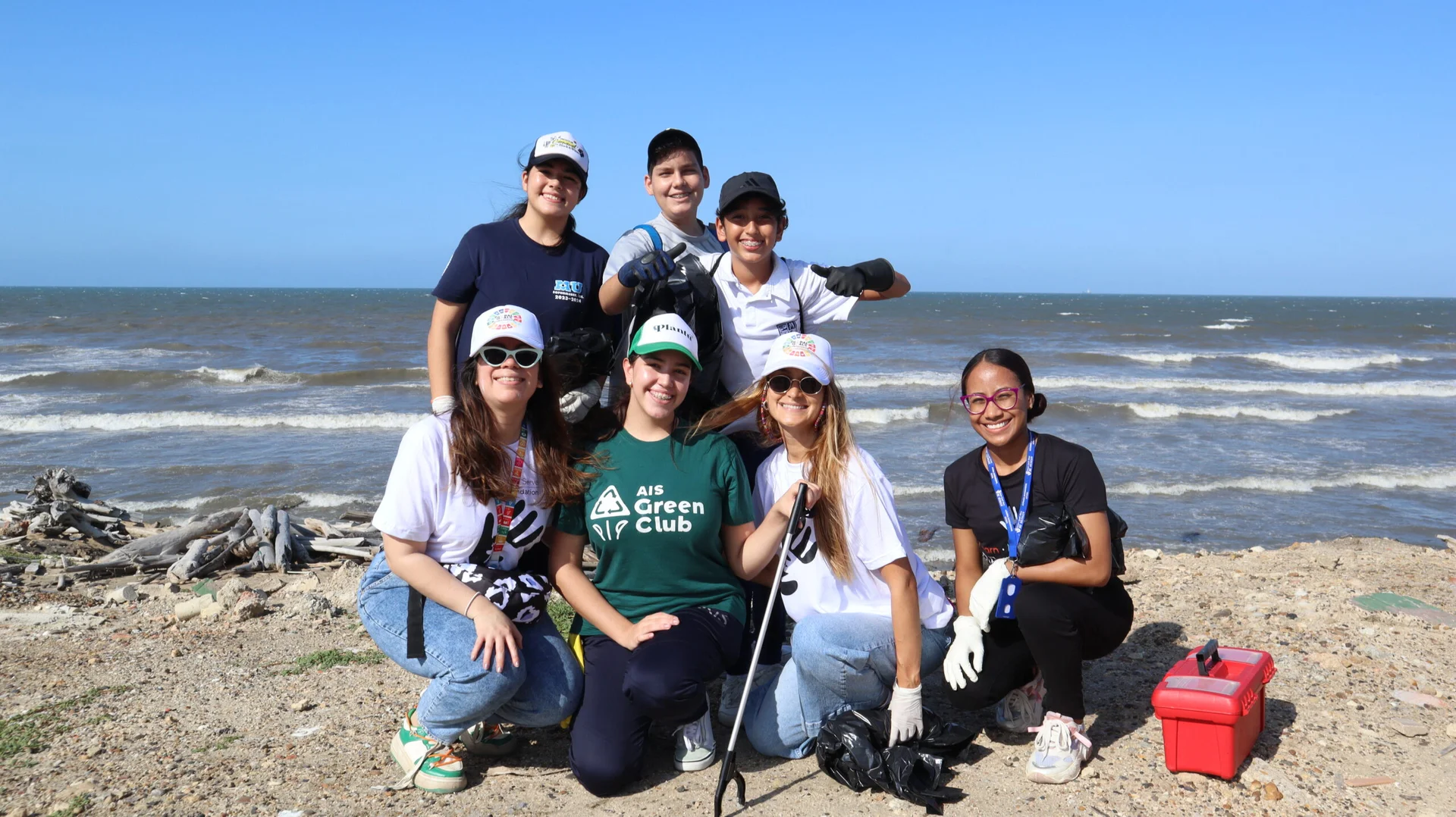 AIS CLUBS |  Beach Cleaning Punta Roca- Green Club