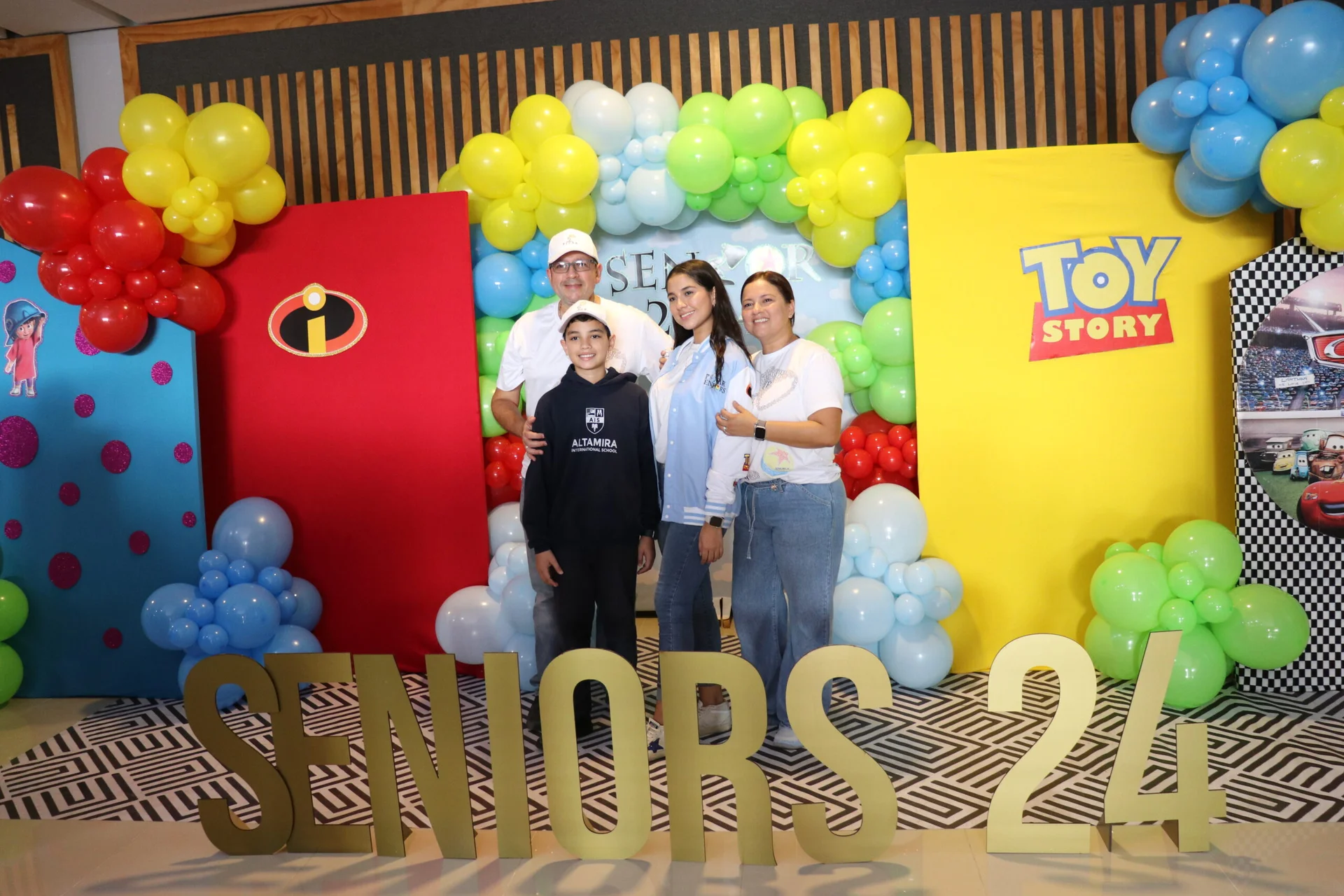 ¡El último primer día! Pixar Seniors 2024 - fotografía 2