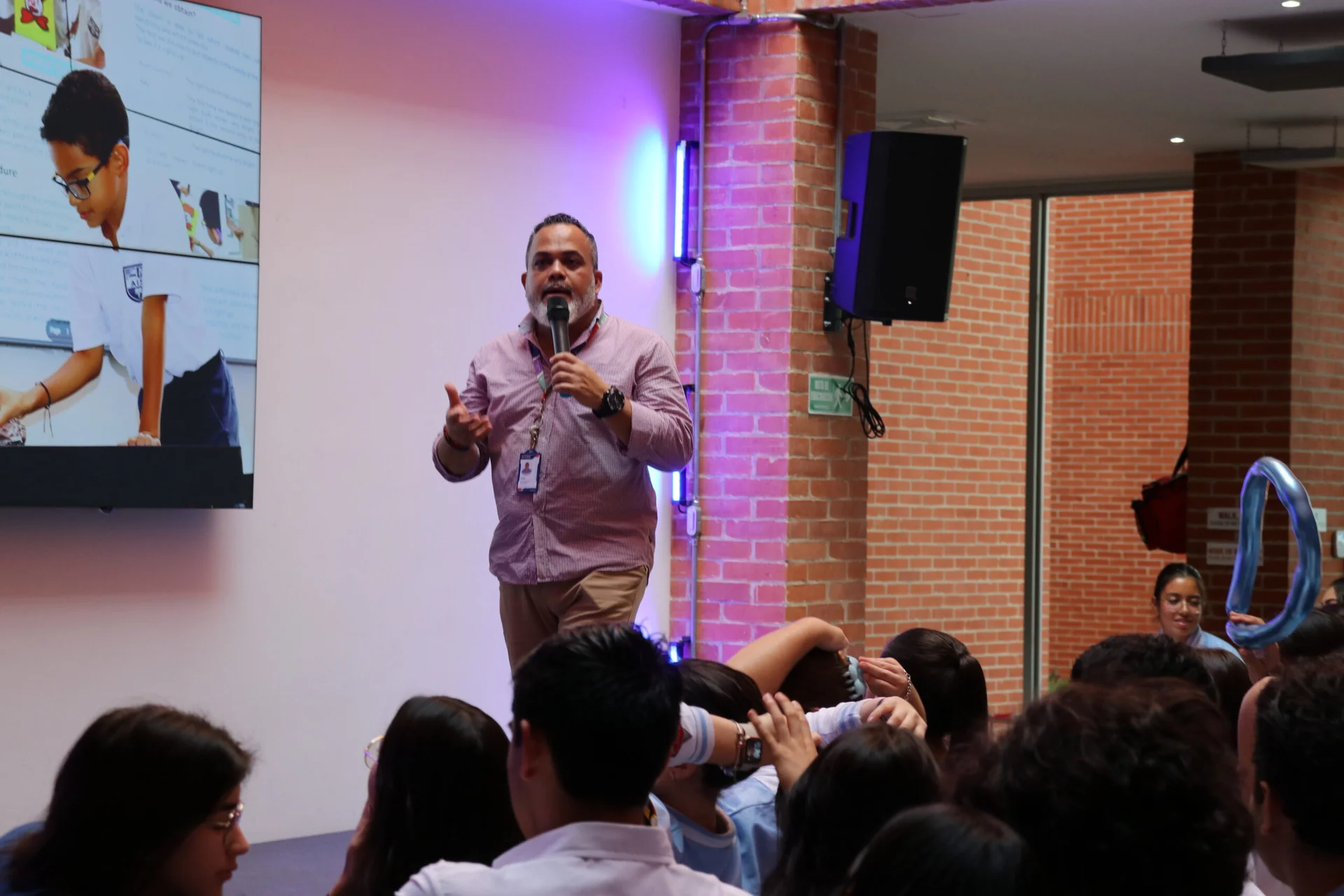 Presentación de propuestas de los candidatos al gobierno estudiantil - fotografía 3
