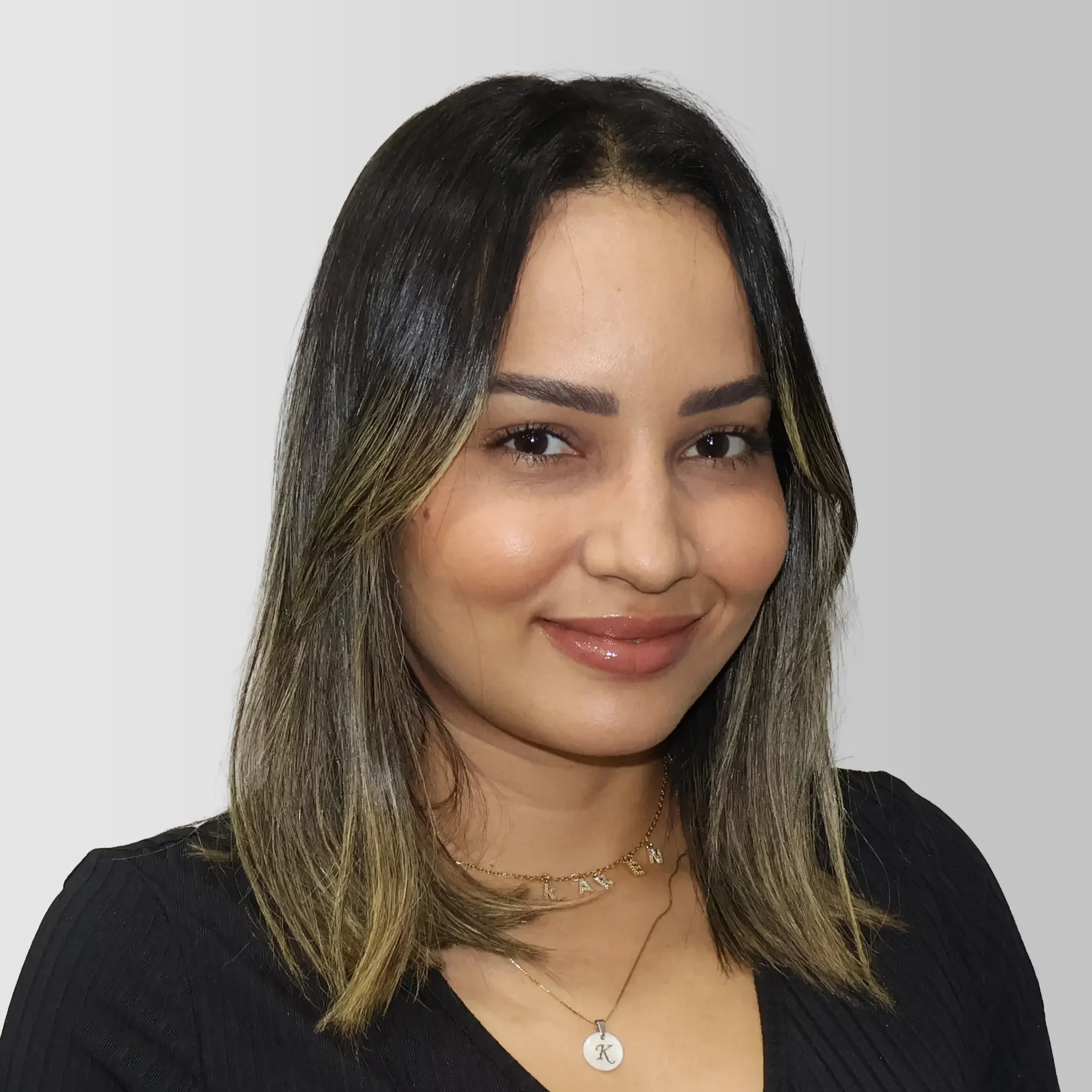 KAREN ESQUIAQUI